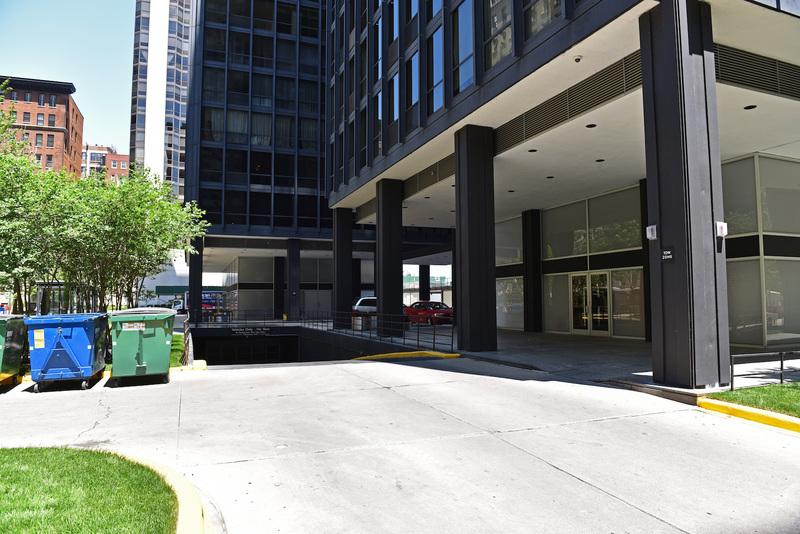 Street view of 900/910 N. Lake Shore Dr Condos Garage - Valet