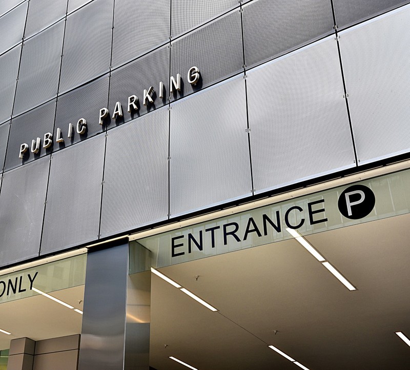 Street view of 150 N. Wacker Dr. - Valet