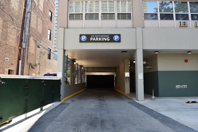Street view of 2101 South Michigan Apartments (131 E. 21st St.)