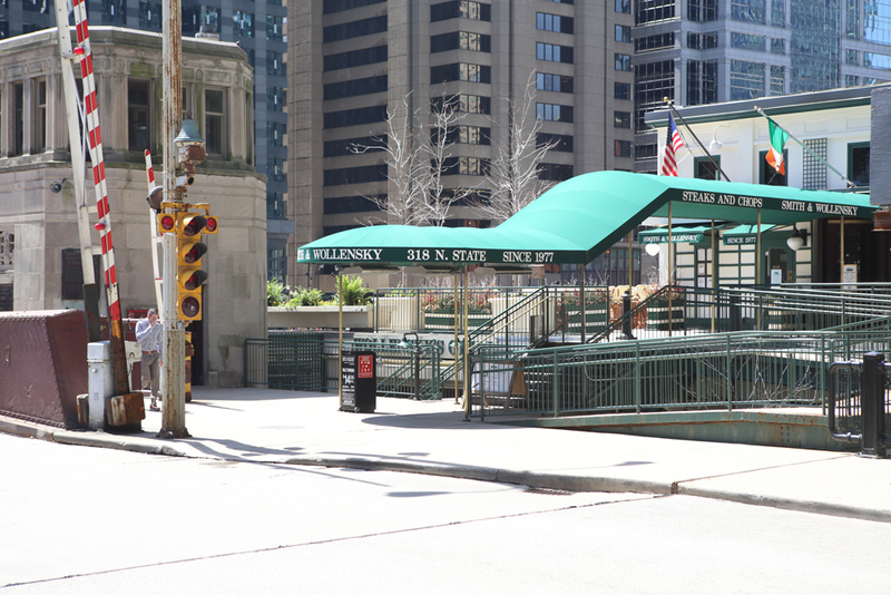 Street view of Smith and Wollensky Restaurant - Valet Kiosk