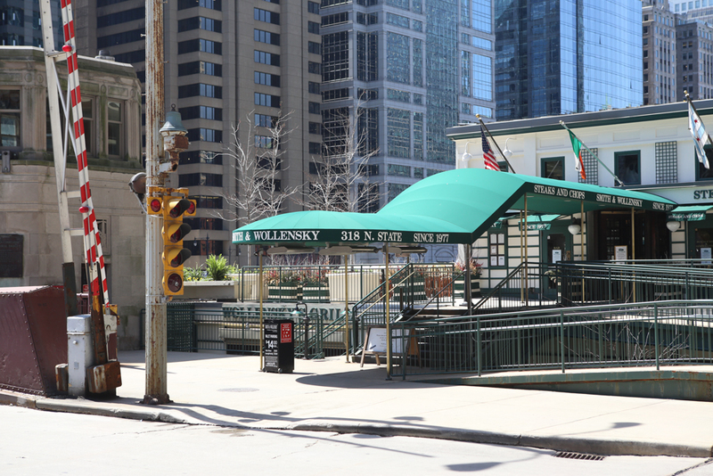 Street view of Smith and Wollensky Restaurant - Valet Kiosk