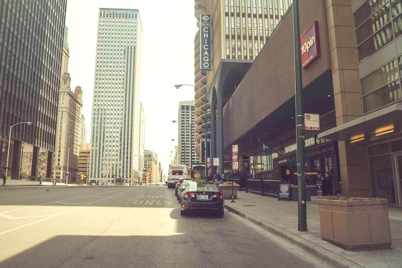 Street view of Tortoise Club Restaurant - Valet Kiosk