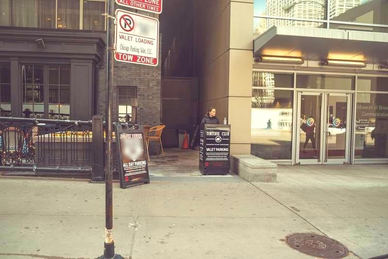 Street view of Tortoise Club Restaurant - Valet Kiosk