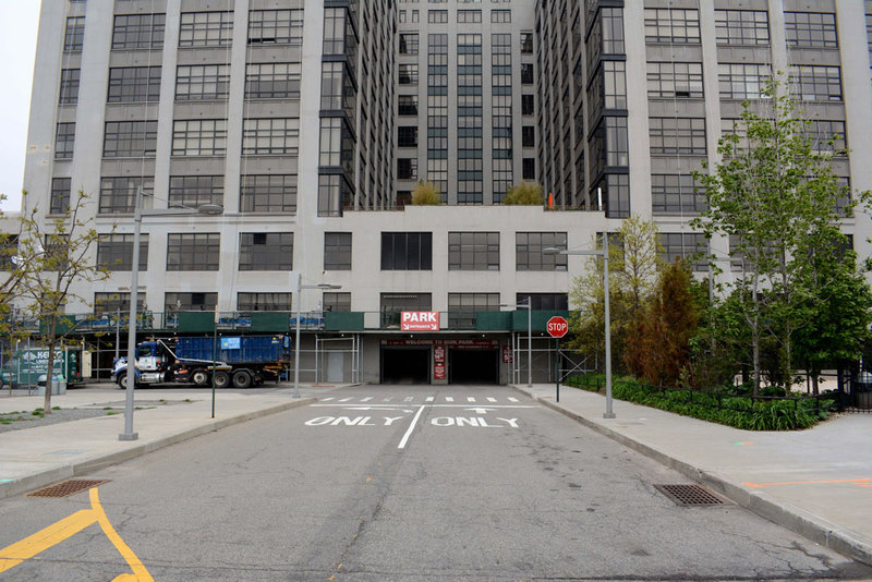 Street view of Quik Park - Brooklyn Bridge