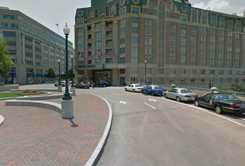 Street view of Mandarin Oriental Hotel - Valet Kiosk