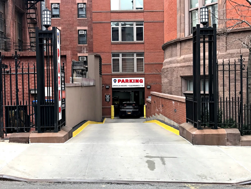 Street view of iPark - 455 CPW Parking Garage