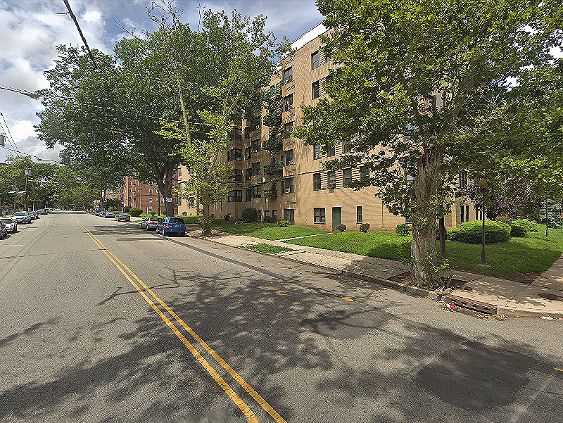 Street view of 25 Van Velsor Pl. Lot