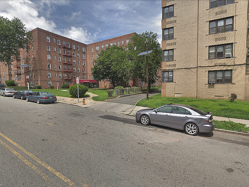 Street view of 25 Van Velsor Pl. Lot