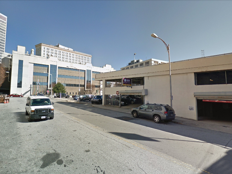 Street view of 1 Kimball Way SE. Garage