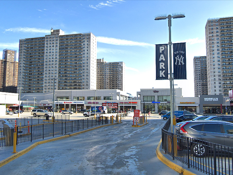 200 E 161st St Parking [ 600 x 801 Pixel ]