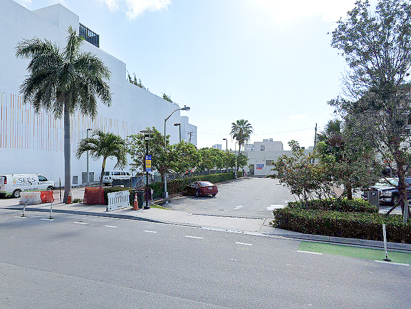 Street view of 1677 West Ave. Lot