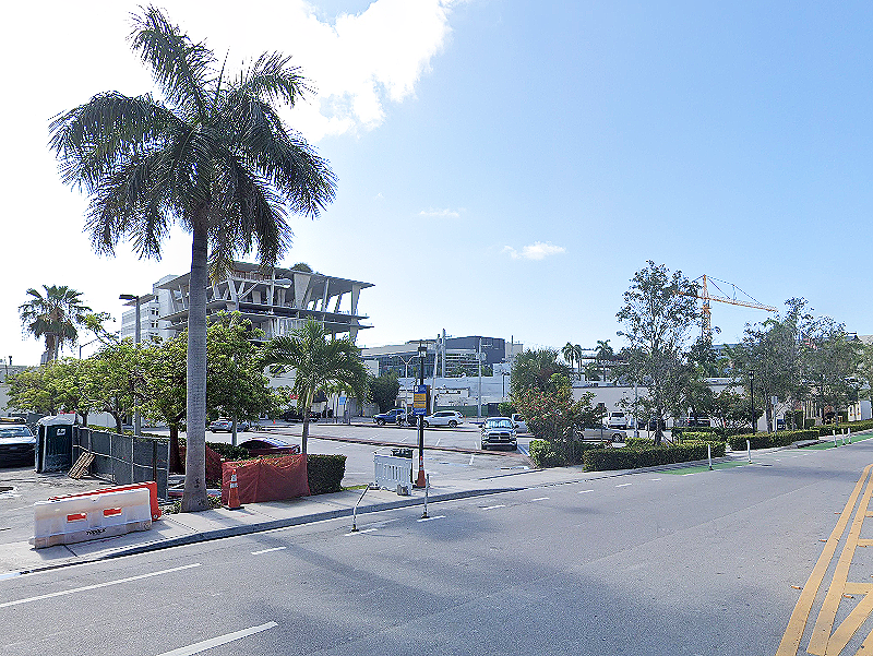 Street view of 1677 West Ave. Lot