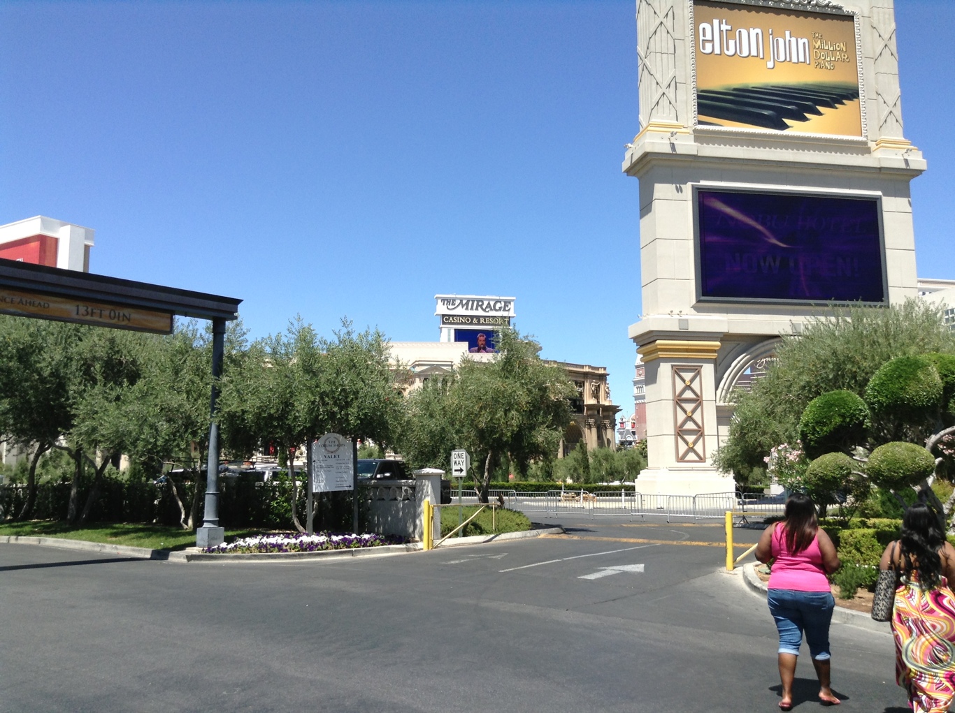 Forum Shops at Caesars Palace now charging for valet parking, Local Las  Vegas
