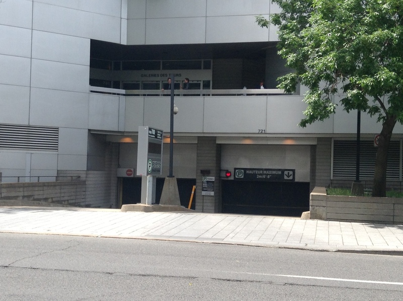 Street view of M159 - Tour le 700 et Banque Nationale