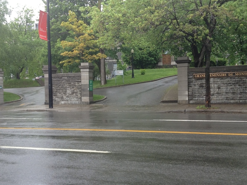 Street view of Rue Sherbrooke O Parking Lot