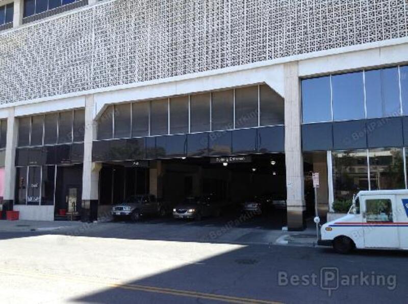 Street view of Hotel Indigo Garage