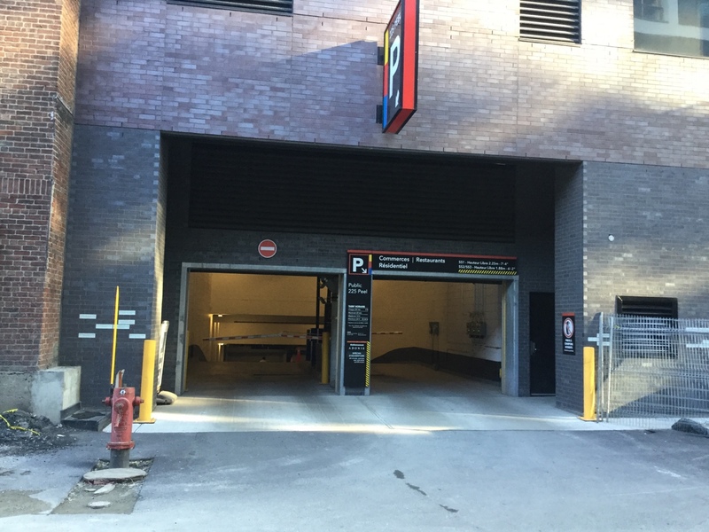 Street view of M229 - Ilot Peel