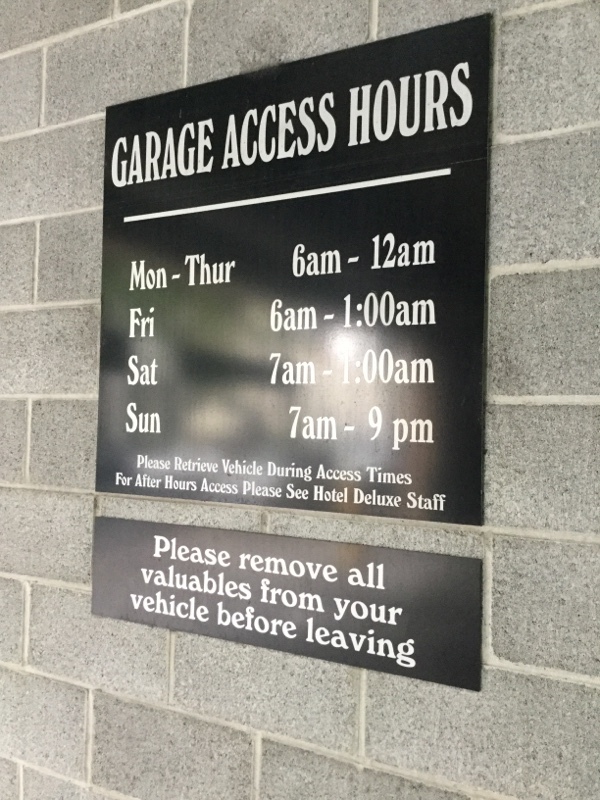 Street view of Hotel Deluxe Garage