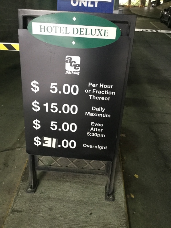 Street view of Hotel Deluxe Garage