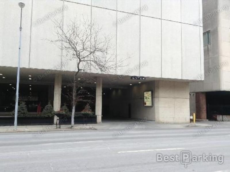 Street view of Des Moines Marriott Downtown