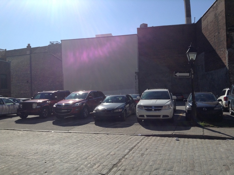 Street view of M009 - St-Sacrement/St-Nicolas