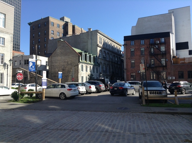 Street view of M009 - St-Sacrement/St-Nicolas