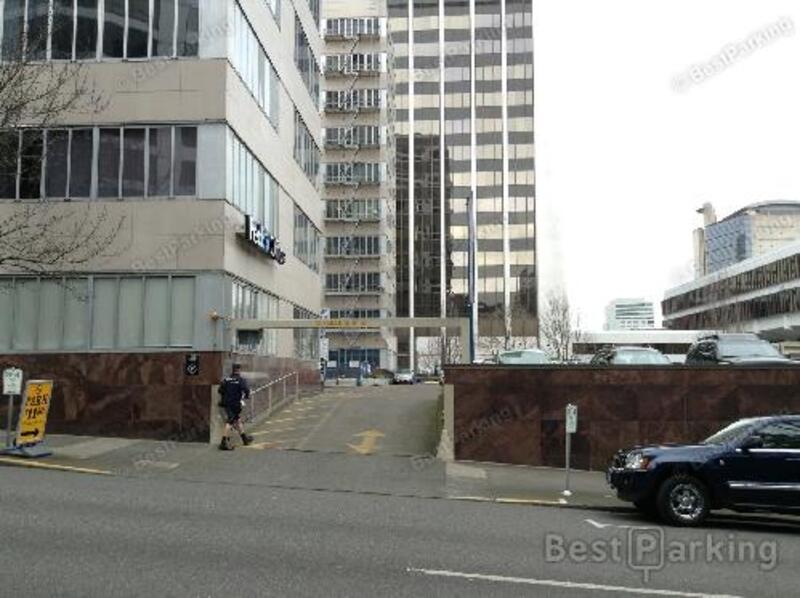 Street view of 4th & Clay Rooftop Parking – L98