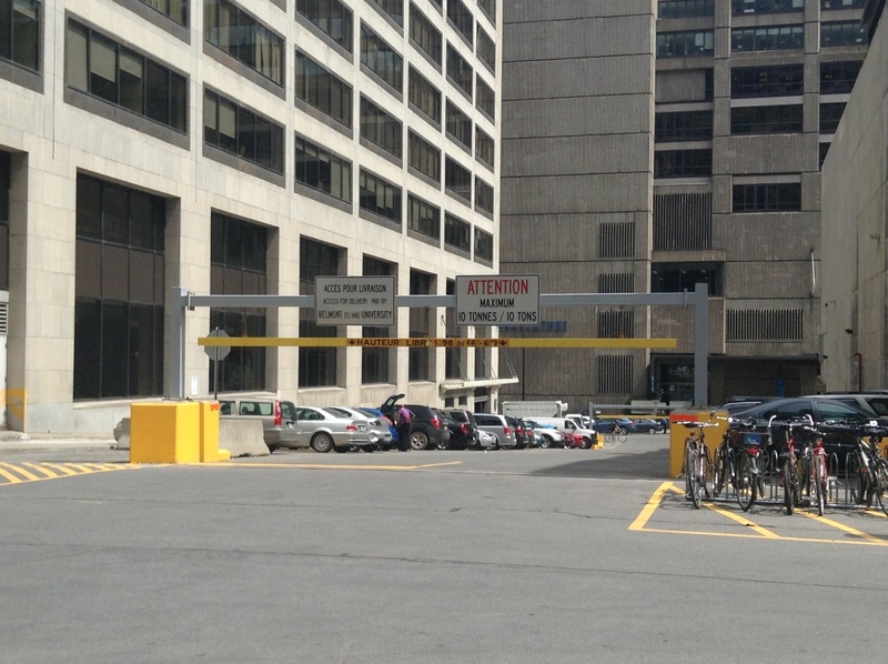 Street view of Rue De la Gauchetière O Parking Lot