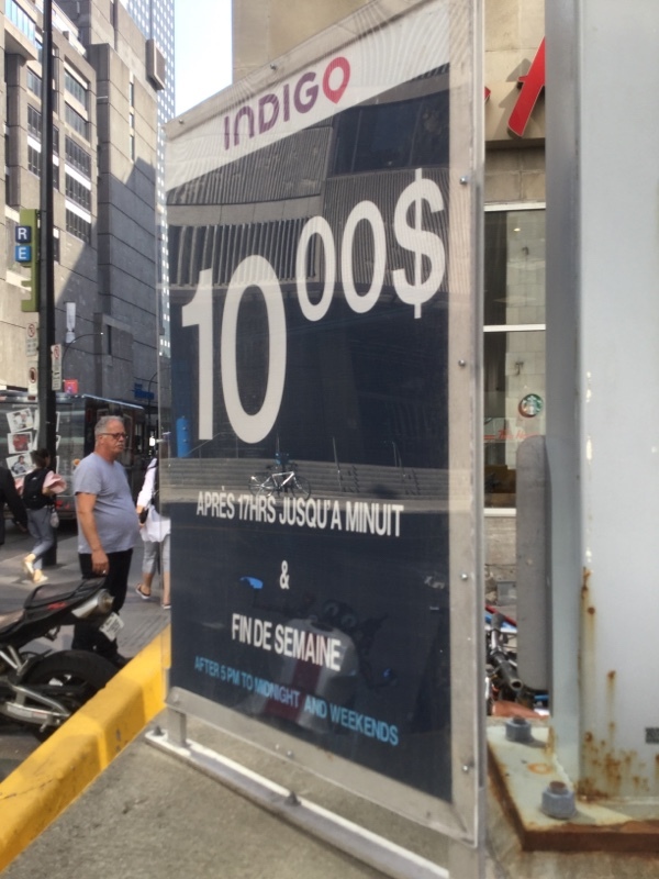 Street view of Rue De la Gauchetière O Parking Lot