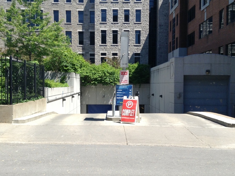 Street view of Stationnement Sanguinet