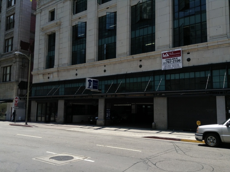 Street view of 914 S Hill St Parking Garage