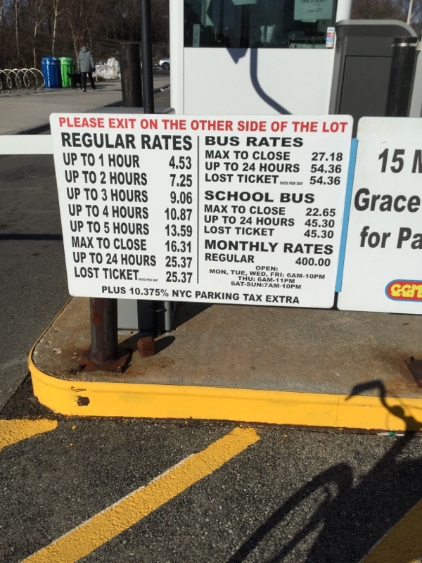 Street view of The Brooklyn Museum and Botanic Garden