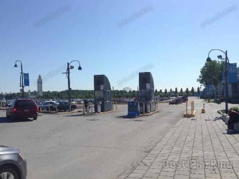 Street view of Vieux Port
