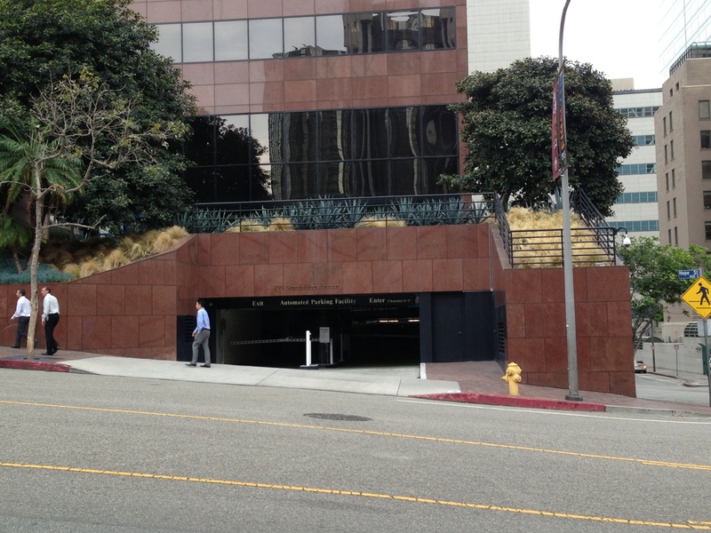 Street view of 400 S Hope – Garage