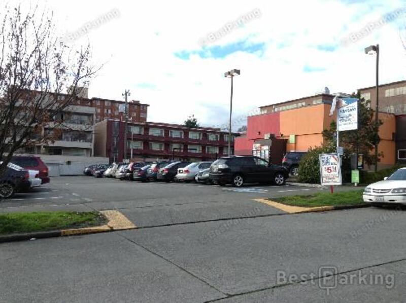 Street view of Korean Consulate & Climate Pledge Arena - P5508