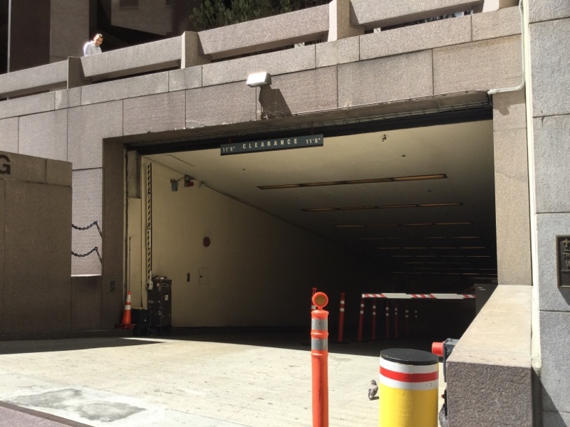 Street view of 555 California Street Garage