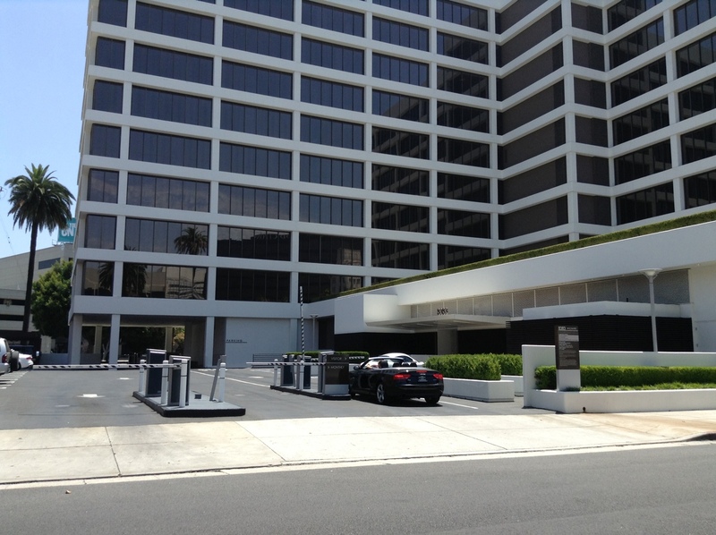 Street view of 8383 Wilshire Blvd – Garage