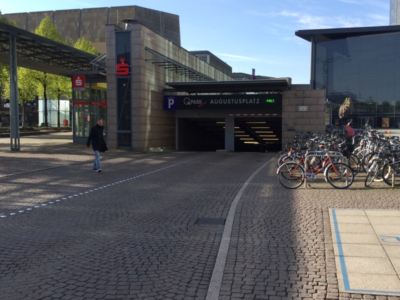 Street view of Augustusplatz