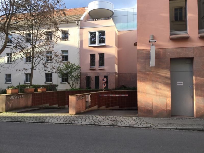 Street view of Industrie- und Handelskammer