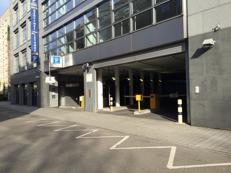 Street view of Tiefgarage Verwaltingsgenbäude der Commerzbank