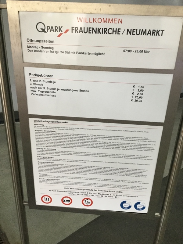 Street view of Frauenkirche/Neumarkt