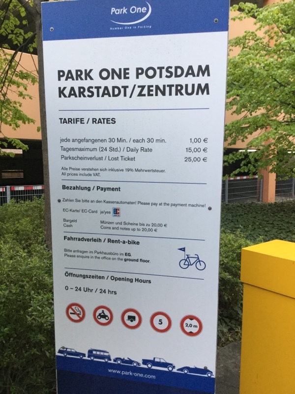 Street view of Karstadt/Zentrum