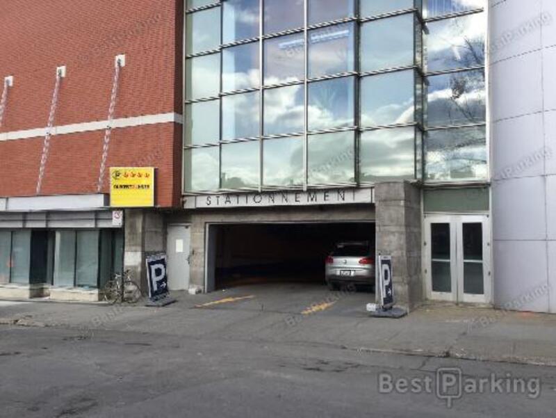 Street view of Théâtre St-Denis