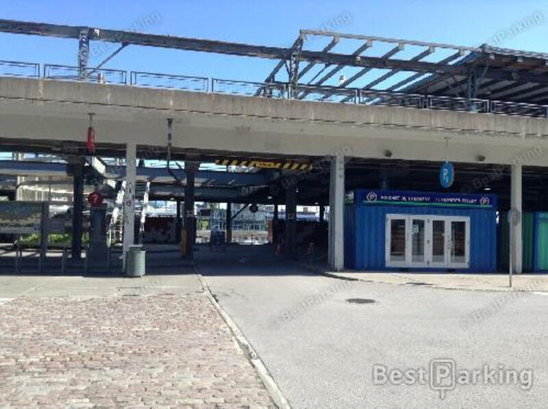 Street view of Vieux Port - Montreal Science Center