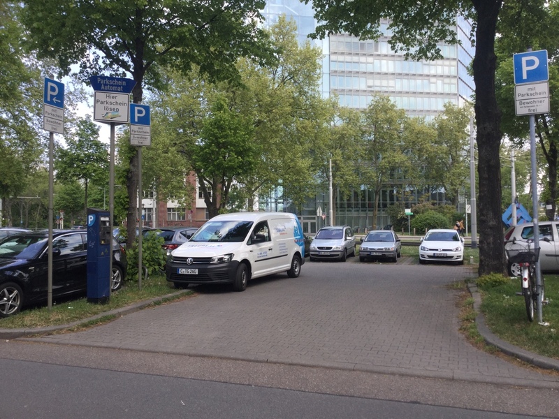 Street view of Lindenhofplatz