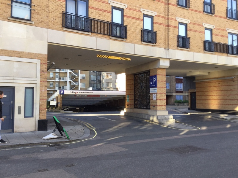 Street view of Knightsbridge