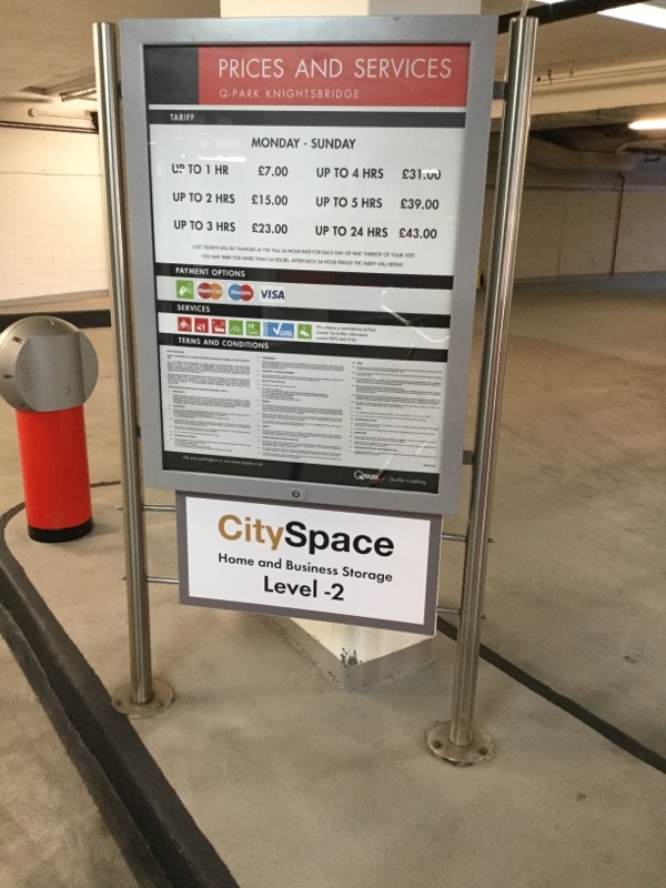 Street view of Knightsbridge