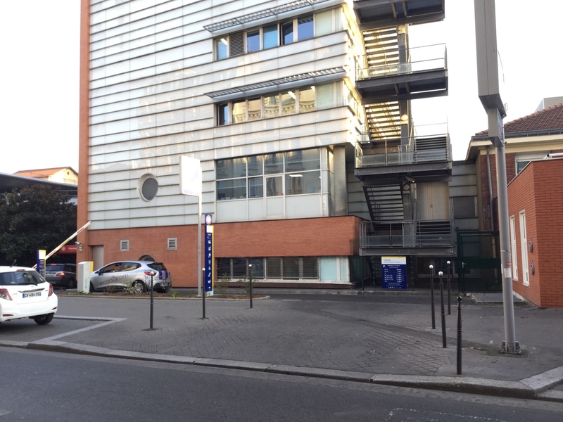 Street view of Hopital Saint-Joseph