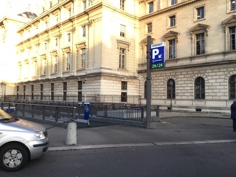 Street view of Harlay Pont Neuf