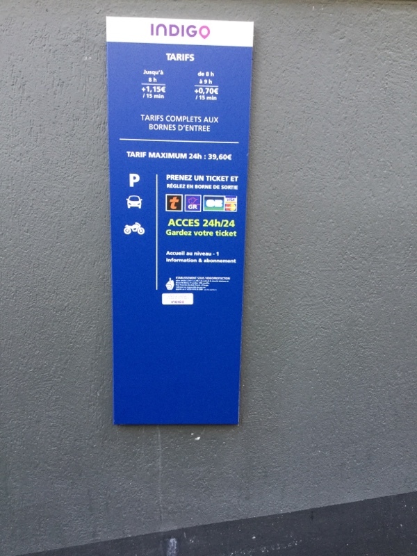 Street view of Parking Bac Montalembert